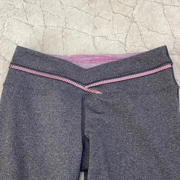 Lululemon Leggings with lilac trim - Picture 3 of 9